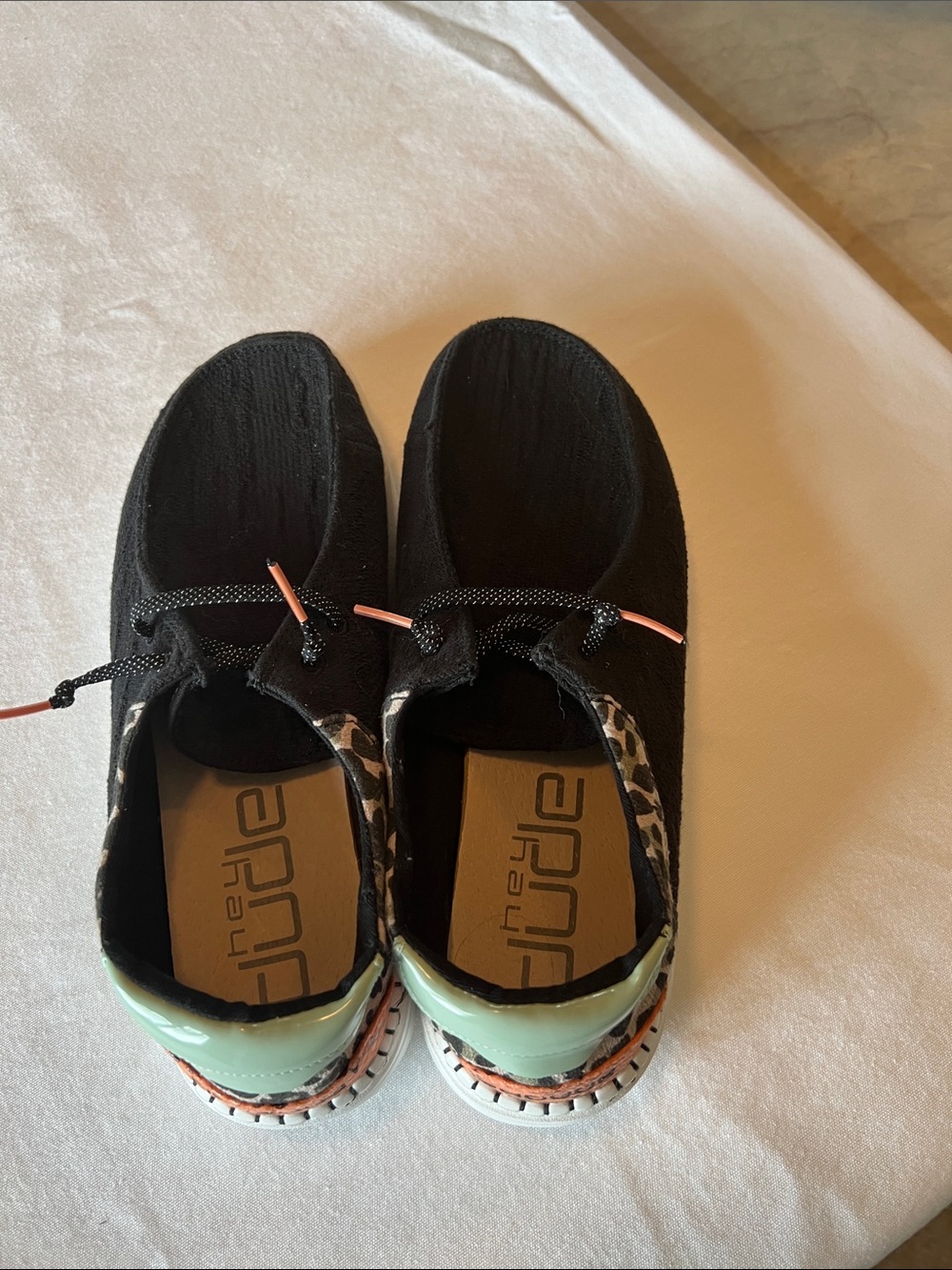 Hey Dude Women’s lightweight Slip-On Sneaker - Picture 3 of 9